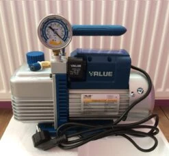 Pompe à Vide 2 étages Value 70 L/m Avec électrovanne Et Vacuomètre